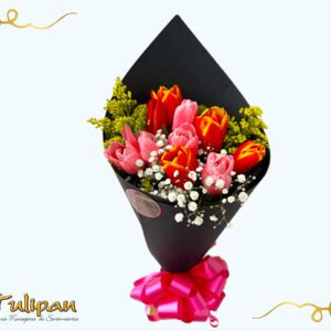 Buquet  de tulipanes envoltura negra